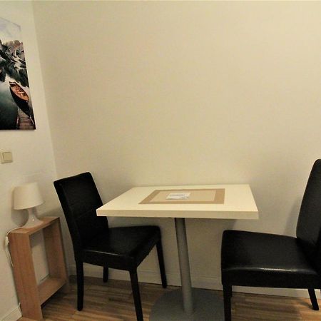 Small Studio Close To City Center Wien Exteriör bild